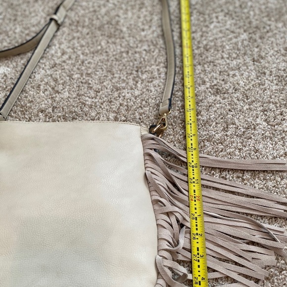 Fringed crossbody - Picture 5 of 11
